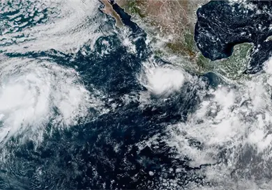 Polo se convierte en huracán categoría 1