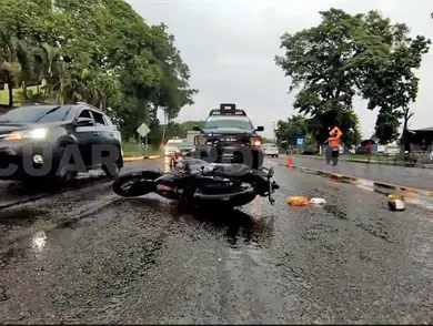 Dos lesionados al ser impactados por un taxi