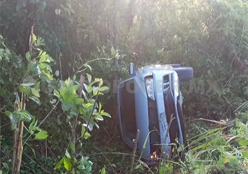 Maestra se accidenta por invasión de carril Maestra se accidenta por invasión de carril