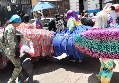 Tradicional desfile de panzudos en SCLC