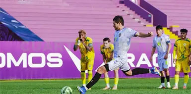 Racing rescata empate y sigue líder
