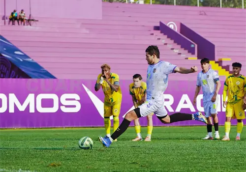Racing rescata empate y sigue líder