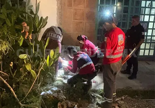 Termina con heridas al romper ventana en riña