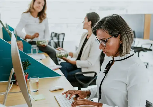 Se incorporan más mujeres al mercado laboral: encuesta