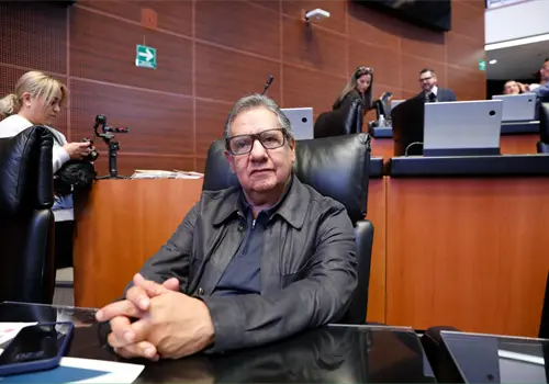 Avalan que candidatos no tengan doble nacionalidad