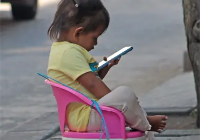Alerta por IA: menores exponen datos personales