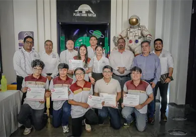Reciben estudiantes becas para estancias científicas