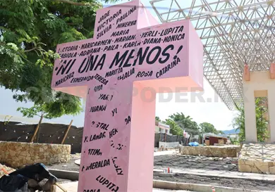 Podrían reubicar cruz en honor a víctimas