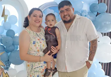 Humberto Manuel recibe el bautismo