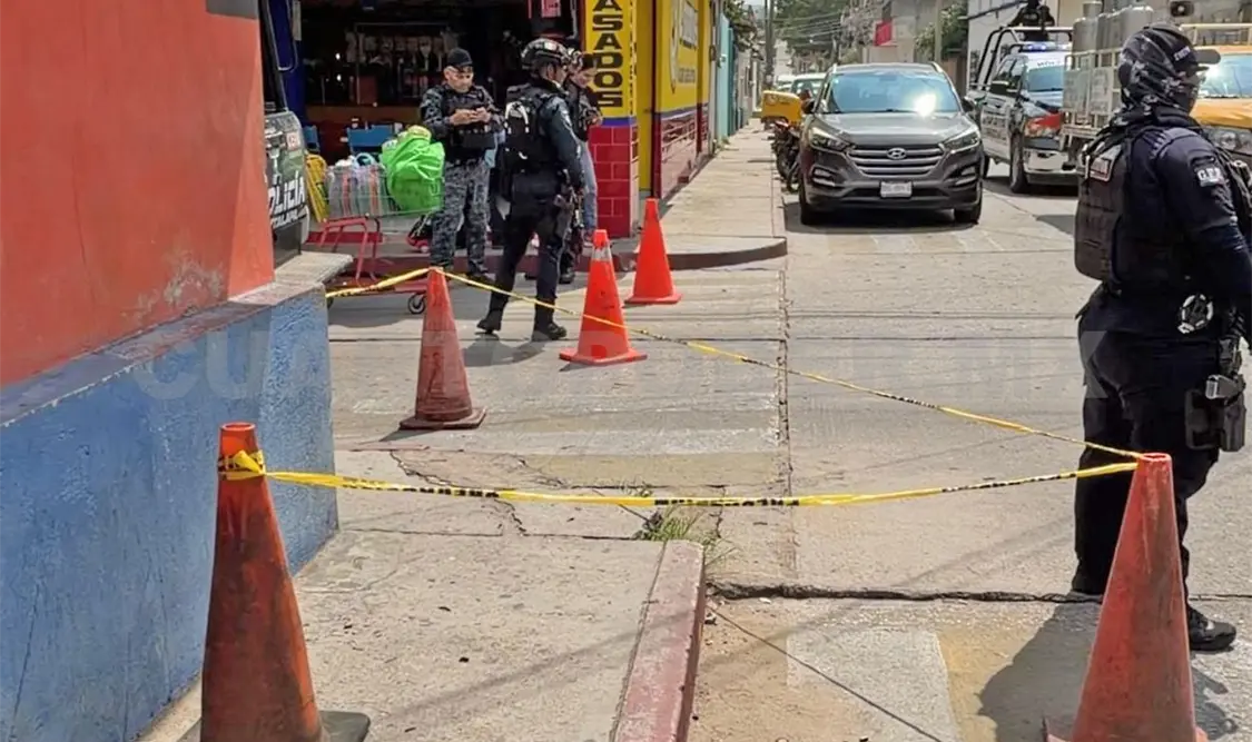 Policías acordonaron el cruce de la 2.ª Sur y 2.ª Oriente, donde un hombre fue baleado. Osman Toledo / CP