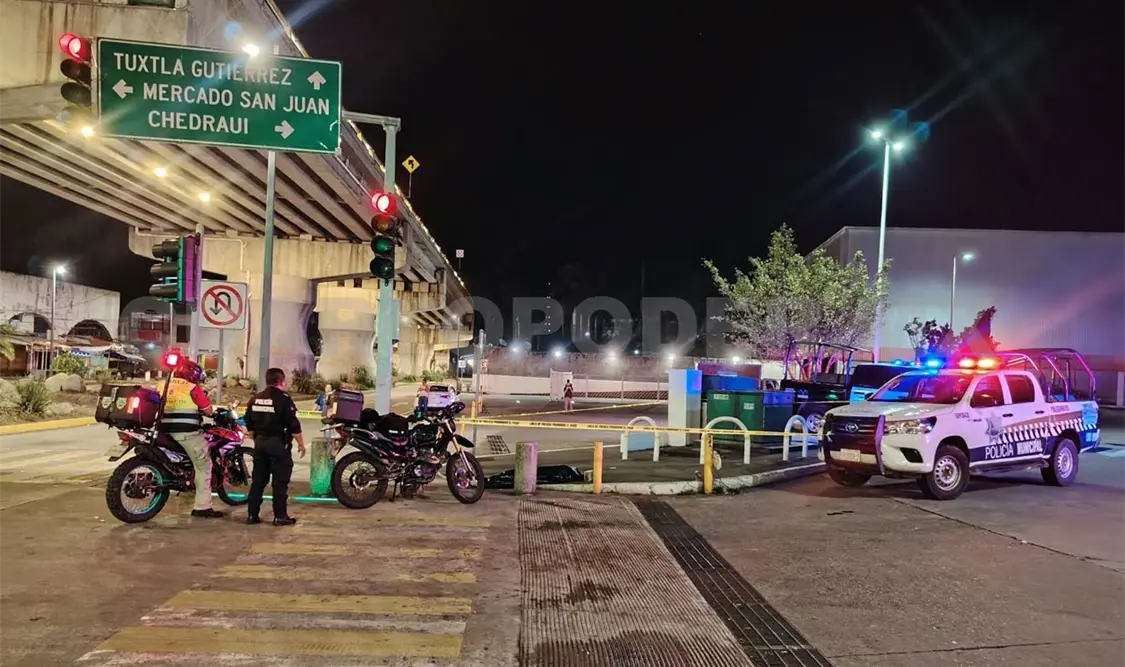 Policías acordonaron el área para el levantamiento del cuerpo por parte de los Servicios Periciales. Rafael Victorio / CP