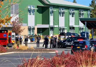 Reportan cinco muertos en tiroteo en escuela