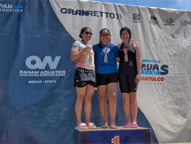 Delfines conquistan títulos en Huatulco