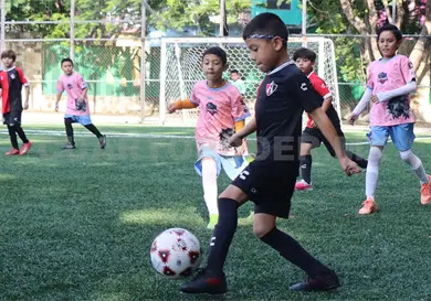 Dinoestudiantes vence en fecha pendiente