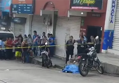 Riña frente a un bar termina con un muerto