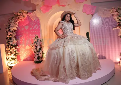 Luna, una cumpleañera muy mexicana