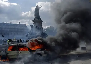 Firme Francia contra los saqueos y endurece medidas
