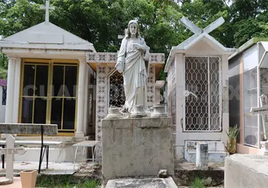 Devoción esculpida; consuelo y esperanza