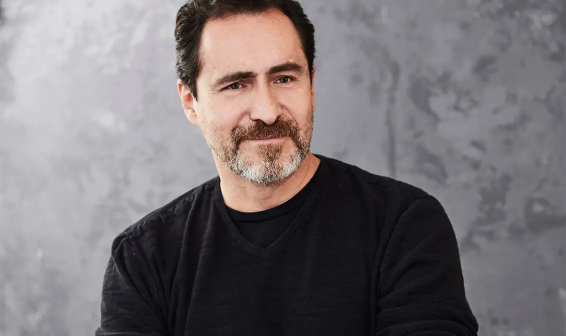 Demián Bichir cuestiona el poder
