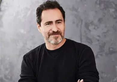 Demián Bichir cuestiona el poder
