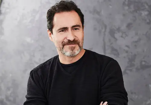 Demián Bichir cuestiona el poder