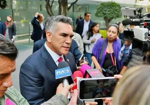 Presionan por renuncia de Taddei al INE