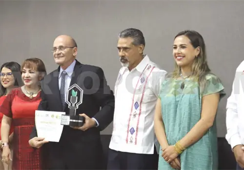 El Colegio La Salle de Tuxtla recibe el Premio Chiapas al Ahorro y Eficiencia Energética El Colegio La Salle de Tuxtla recibe el Premio Chiapas al Ahorro y Eficiencia Energética