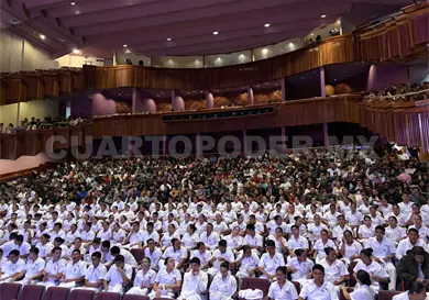 Realizan imposición de cofias e insignias Realizan imposición de cofias e insignias