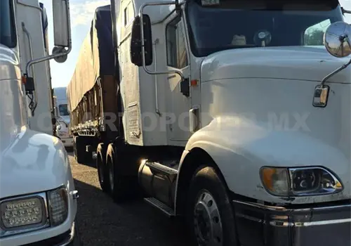 Transportistas realizan un paro simbólico Transportistas realizan un paro simbólico