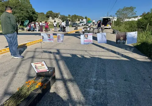 Madres en resistencia bloquean carretera federal Madres en resistencia bloquean carretera federal